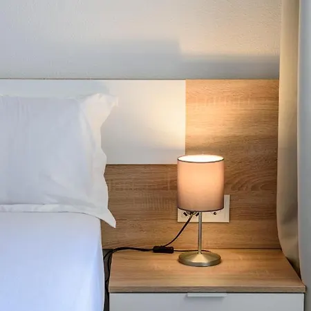 Marina With Sea Views, Pool And Parking