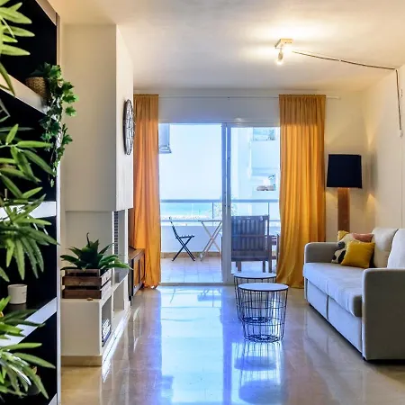 Marina With Sea Views, Pool And Parking Эстепона