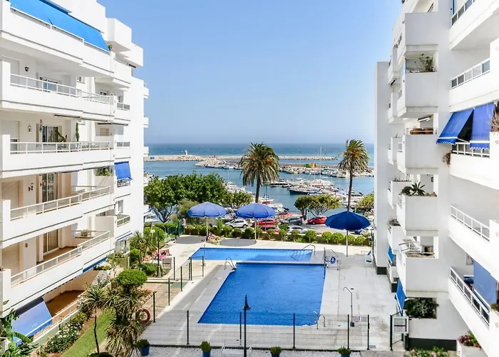 Marina With Sea Views, Pool And Parking *