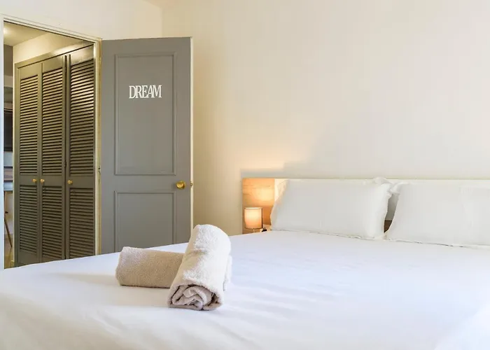 Апартаменты Marina With Sea Views, Pool And Parking