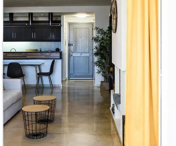 Апартаменты Marina With Sea Views, Pool And Parking *