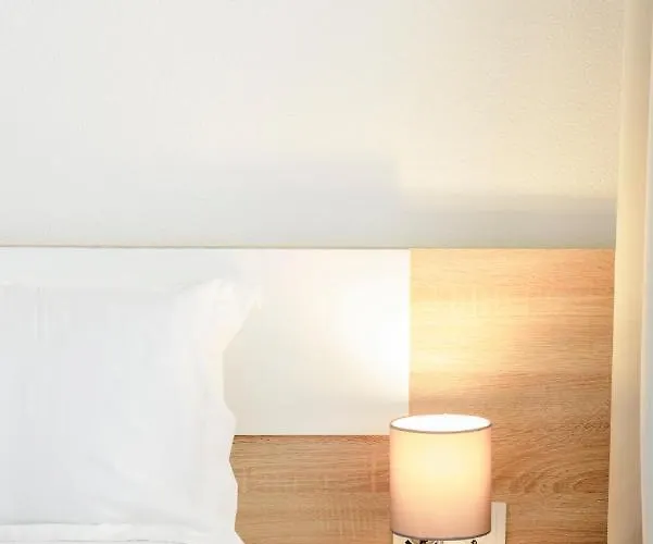 Marina With Sea Views, Pool And Parking Эстепона