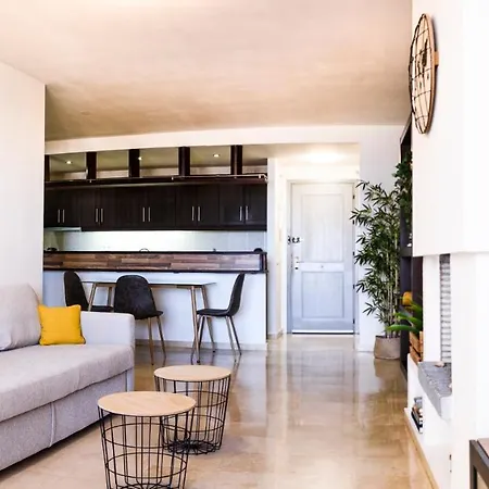 Marina With Sea Views, Pool And Parking Appartement *