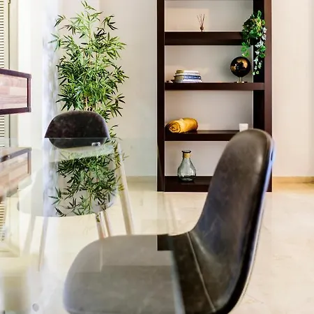 Marina With Sea Views, Pool And Parking Appartement *