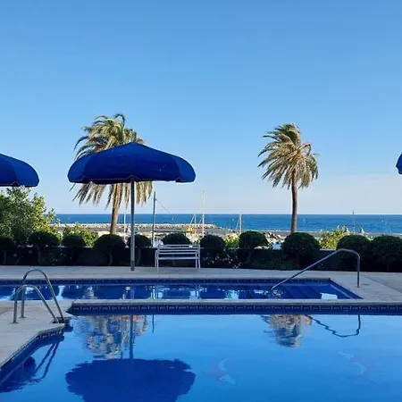 Marina With Sea Views, Pool And Parking Appartement