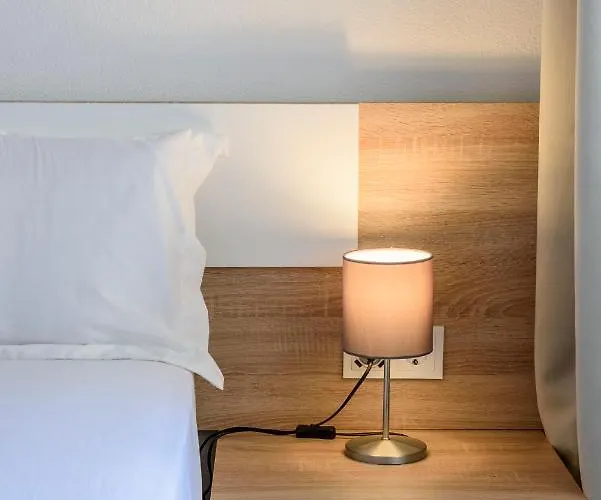 Marina With Sea Views, Pool And Parking