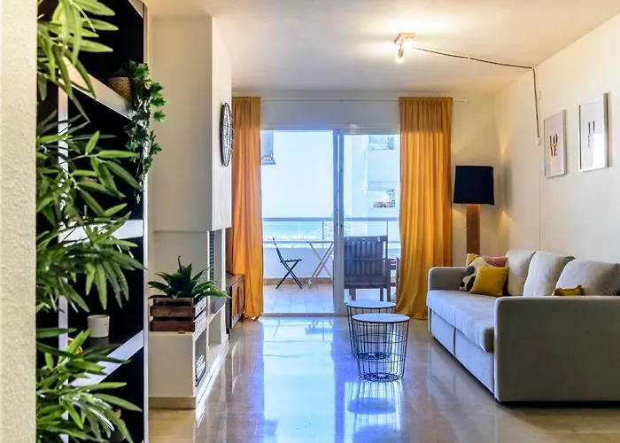 Marina With Sea Views, Pool And Parking Estepona