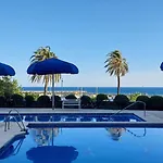 Marina With Sea Views, Pool And Parking Apartment